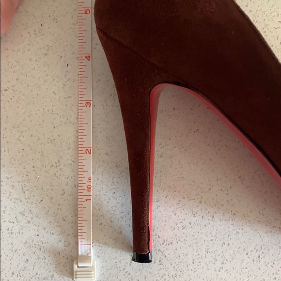 Classic Christian Louboutin heel in mahogany suede - Picture 8 of 9